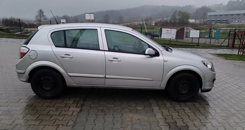 Opel Astra cena 8900 przebieg: 206230, rok produkcji 2006 z Wyszogród małe 137